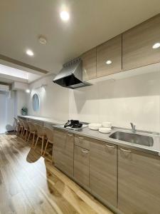 Clio Matoba by b hotel - 10-min Walk to Station Spacious Stay for 8 Guests