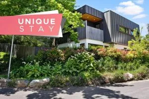 Lucent Art House - 4BR Unique Stay - Stirling