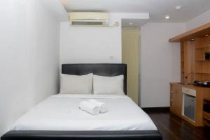 Fully Furnished with Cozy Design Studio Bassura City Apartment By Travelio