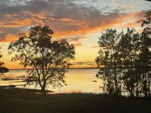 Lake Front Two Bedroom Unit Recent Reno - Budgewoi