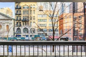 Chelsea 2br w balcony elevator nr train NYC-693