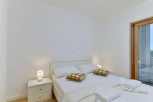 Villa with roof terrace 50 meters from the beach- by TA Leut Agency