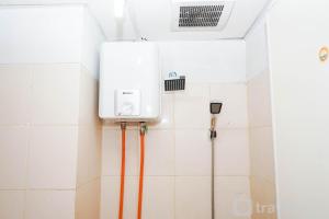 Cozy and Simply Studio at Serpong Greenview Apartment By Travelio