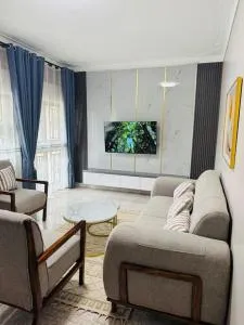 15 Min Walk to Acacia Mall - Kyebando