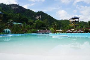 Hidden Valley Mountain and Wavepool Resort