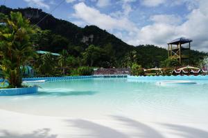 Hidden Valley Mountain and Wavepool Resort