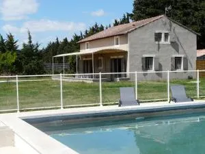 air-conditioned family house with fenced pool in fontvieille in the alpilles, sleeps 8 - 丰维耶