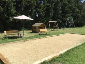 air-conditioned family house with fenced pool in fontvieille in the alpilles, sleeps 8