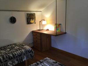 Maisons de vacances air-conditioned family house with fenced pool in fontvieille in the alpilles, sleeps 8 : photos des chambres
