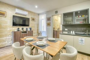 Exclusive Seafront Townhouse Central Sliema, Valletta Sea view