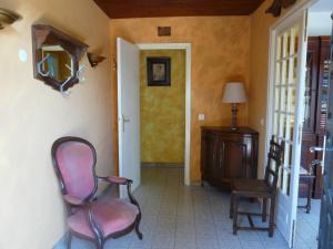Maisons de vacances First floor of a typical house close to Aix en Provence 6 personnes : photos des chambres