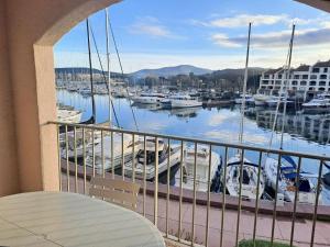 Marcogdu- Proche de Saint-Tropez Appartement pour 4 personnes avec vue sur la marina