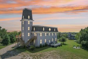 The Starlight Tower Manor, River, Arcades, Observatory, Theater