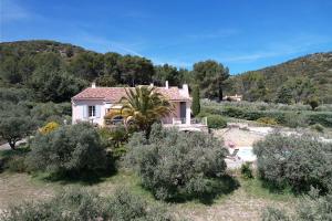 vacation home with private swimming-pool and a nice view on the luberon mountain, located in merindol, 8 persons