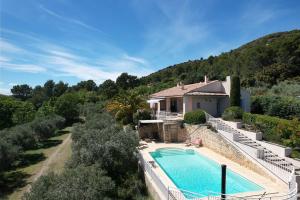 Villas vacation home with private swimming-pool and a nice view on the luberon mountain, located in merindol, 8 persons : photos des chambres