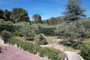 Villas vacation home with private swimming-pool and a nice view on the luberon mountain, located in merindol, 8 persons : photos des chambres