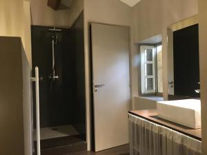 Villas typical provencal farm 18eme in gordes, luberon area in provence with great charm with magnificent view, ideal for family or friends reunions - 12 persons : photos des chambres