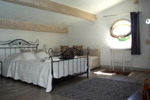 Villas typical provencal farm 18eme in gordes, luberon area in provence with great charm with magnificent view, ideal for family or friends reunions - 12 persons : photos des chambres