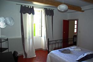 Villas typical provencal farm 18eme in gordes, luberon area in provence with great charm with magnificent view, ideal for family or friends reunions - 12 persons : photos des chambres