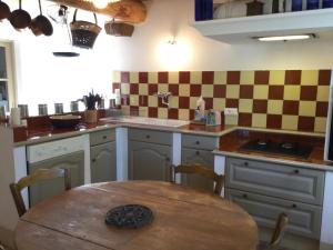 Maisons de vacances 19th century Provencal Mas with pool in Provence in the Luberon, sleeps 6 : photos des chambres