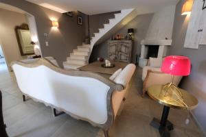 Villas charmante location vacances avec piscine dans les alpilles, a aureille, proche du centre du village a pied- magnifique vue - 6 couchages. : photos des chambres