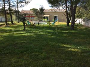 Maisons de vacances A pretty family house located in a tranquil area with a pretty view of the Luberon range. : photos des chambres