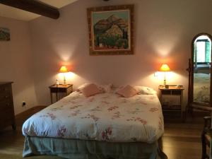 typical provencal mas with pool, a little corner of paradise with view of sainte victoire, close to aix en provence, sleeps 10.