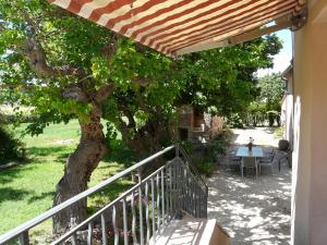 Villas typical provencal mas with pool, a little corner of paradise with view of sainte victoire, close to aix en provence, sleeps 10. : photos des chambres
