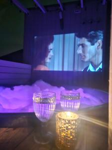 Cozy Hut with the included Hot Tub-Prime Rentals