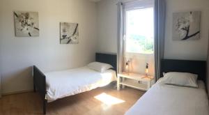 Maisons de vacances Pleasant part of house with pool to share in Vaucluse, 4/6 people : photos des chambres