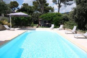 Maisons de vacances Pleasant part of house with pool to share in Vaucluse, 4/6 people : photos des chambres