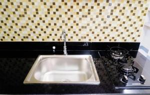 Comfy Studio Apartment at Anderson Tower Supermall Mansion By Travelio