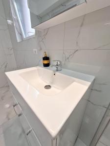 Ultracentral 4Bedroom with 2 Bathrooms Cozy Apartment in Suceava