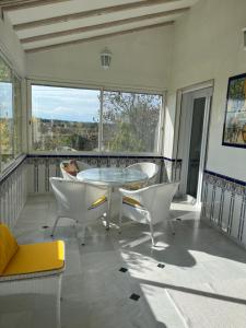 Villas Villa climatisee avec piscine privee 8 personnes proche des plages menage offert : photos des chambres