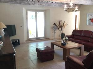 Villas typical provencal bastide, built of local stones, in the luberon in cheval-blanc with secured pool and wifi -sleeps 6 people. : photos des chambres