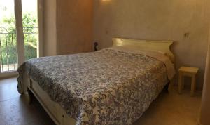 Villas typical provencal bastide, built of local stones, in the luberon in cheval-blanc with secured pool and wifi -sleeps 6 people. : photos des chambres