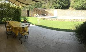 Villas typical provencal bastide, built of local stones, in the luberon in cheval-blanc with secured pool and wifi -sleeps 6 people. : photos des chambres