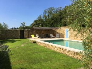 Villas typical provencal bastide, built of local stones, in the luberon in cheval-blanc with secured pool and wifi -sleeps 6 people. : photos des chambres