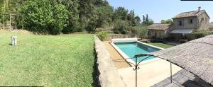 Villas typical provencal bastide, built of local stones, in the luberon in cheval-blanc with secured pool and wifi -sleeps 6 people. : photos des chambres