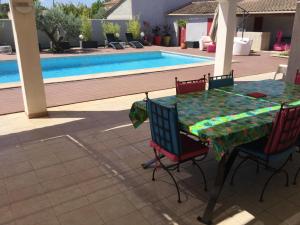 Maisons de vacances pleasant one-level villa with private pool in the thor village, close to l'isle sur la sorgue - 6 persons : photos des chambres