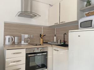 pleasant gîte, with collective heated swimming pool, in the heart of the alpilles in mouriès, 46 people.