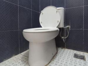 RedDoorz at Penginapan Hello Pacitan