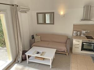 pleasant gîte, with collective heated swimming pool, in the heart of the alpilles in mouriès, 46 people.