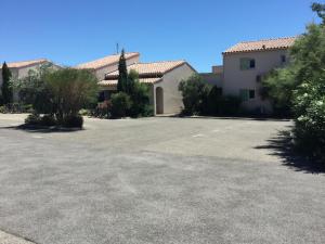 Maisons de vacances pleasant gite, with collective heated swimming pool, in the heart of the alpilles in mouries, 4/6 people. : photos des chambres