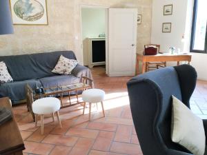 Villas beautiful provencal mas with pool in the center of the village of maussane les alpilles – sleeps 14 : photos des chambres