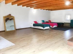Villas beautiful provencal mas with pool in the center of the village of maussane les alpilles – sleeps 14 : photos des chambres