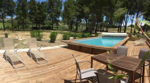 typical provencal farm in an exceptional natural site, the alpilles park - 8 people.