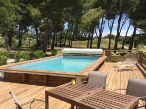 typical provencal farm in an exceptional natural site, the alpilles park - 8 people.