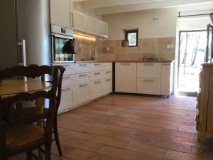 Maisons de vacances typical provencal farm in an exceptional natural site, the alpilles park - 8 people. : photos des chambres