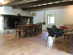 Maisons de vacances typical provencal farm in an exceptional natural site, the alpilles park - 8 people. : photos des chambres